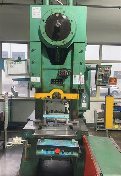 8、100T單發(fā)沖壓機.jpg